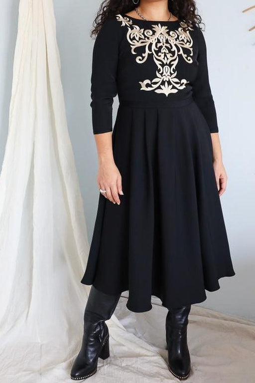 Shamari Embroidered Circle Dress // Size 8-10