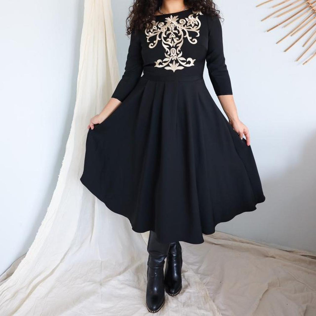 Shamari Embroidered Circle Dress // Size 8-10