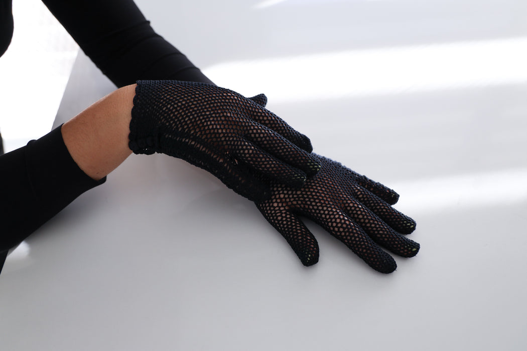 Vintage Crocheted Gloves in Black