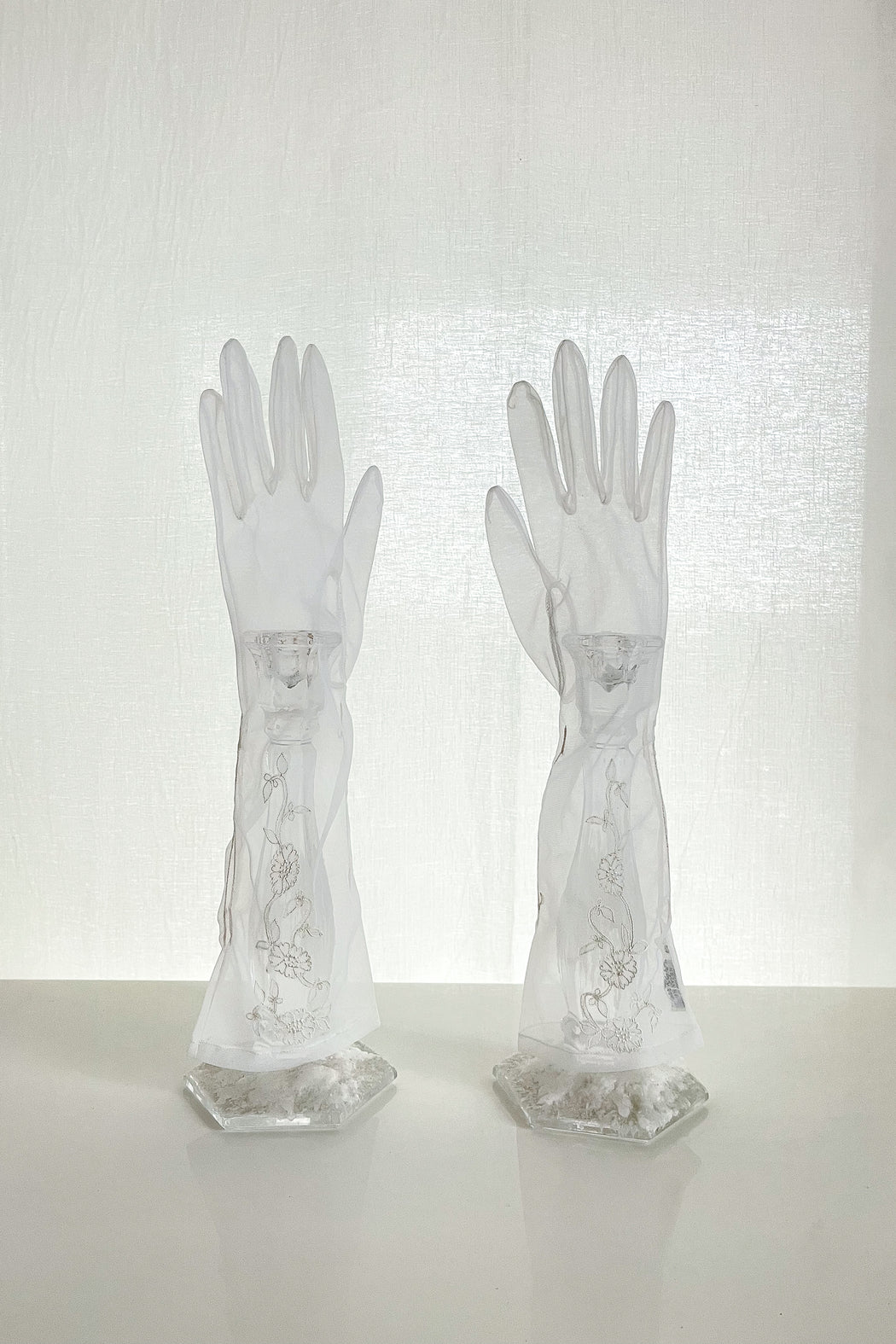 Vintage White Sheer Embroidered Gloves / SIZE 6.5