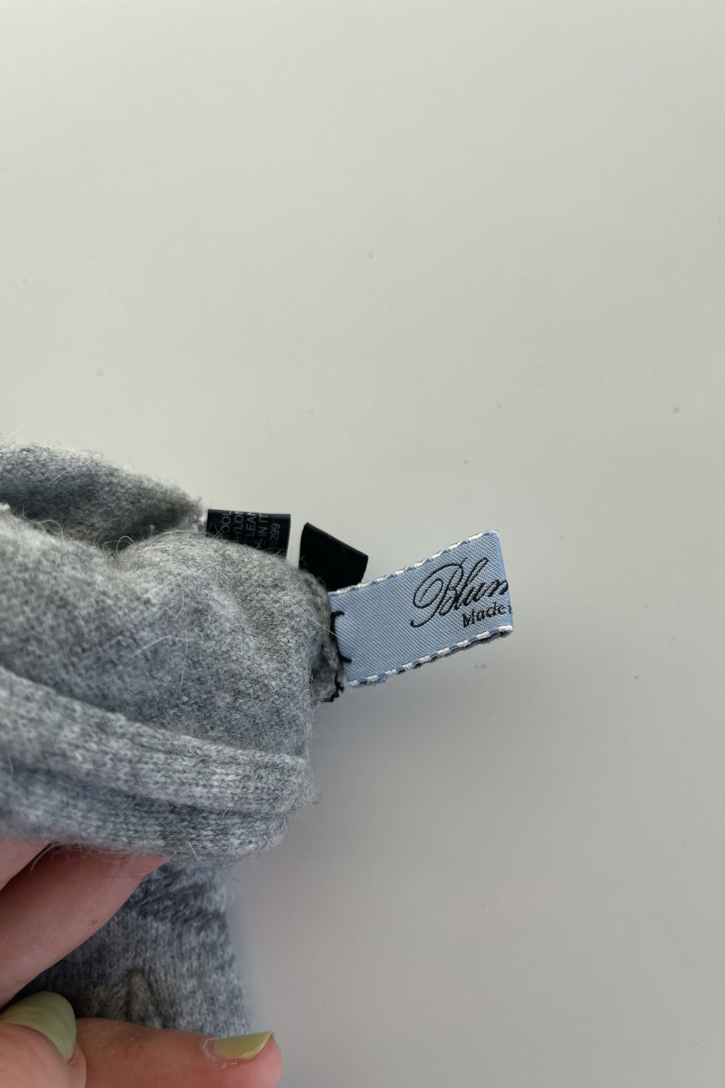 Italian Wool Cashmere Gloves in Grey